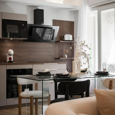 Apartament Luxueux, Spacieux Et Equipe A 5 Min Du Port Nicea