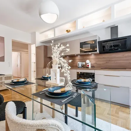 Luxueux, Spacieux Et Equipe A 5 Min Du Port Apartament *